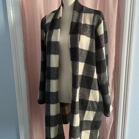 1.4.3. Story by Line Up Sweaters - Black and White Plaid Long Sleeve Cardigan (1XL)